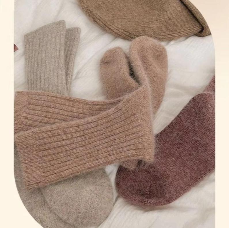 4-Pair Warm Cashmere Wool Socks - Women's Harajuku Minimalist Solid Color Winter Must-Have
