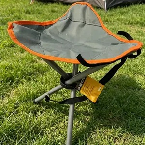 Portable Camping Chair, Fishing Bench, Triangular Seat, Easy to Carry, Iron Material, 50cm Dimension, Ideal for Outdoor Activities