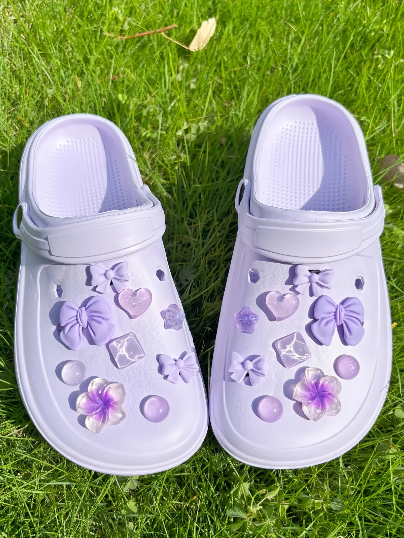 18 Pieces Flower Accessories, Small Bow DIY Shoe Decorations, Perfect for Perforated Sandals, Elegant and Fashionable, Gift for Girlfriend, Shoe Decoration Charms