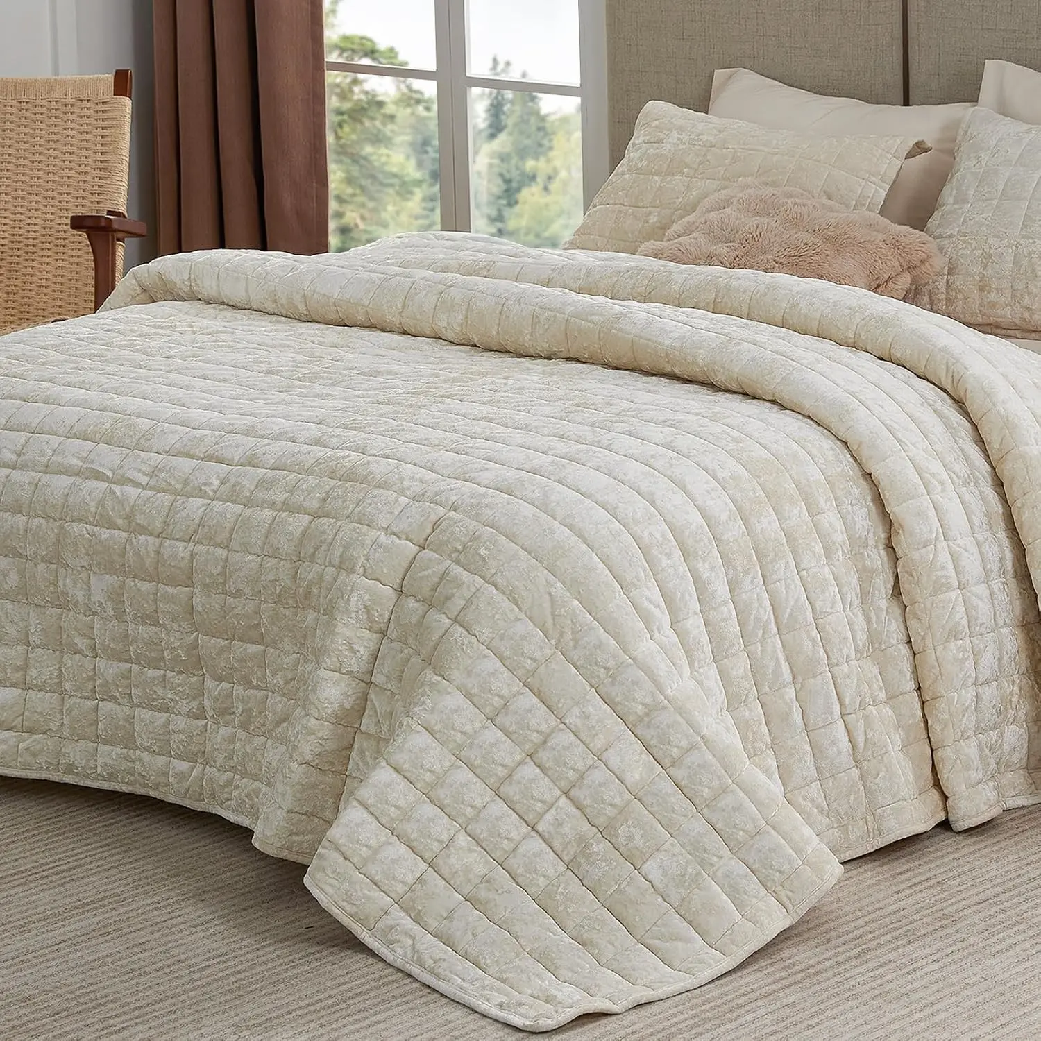 Velvet Quilt Set King Size, Luxury Velvet Comforter Bedding | Shiny Cream White, Ultra Soft Oversized Bedspread Coverlet, Lightweight Quilted Bed Set for All Season, with 2 Pillow Shams
