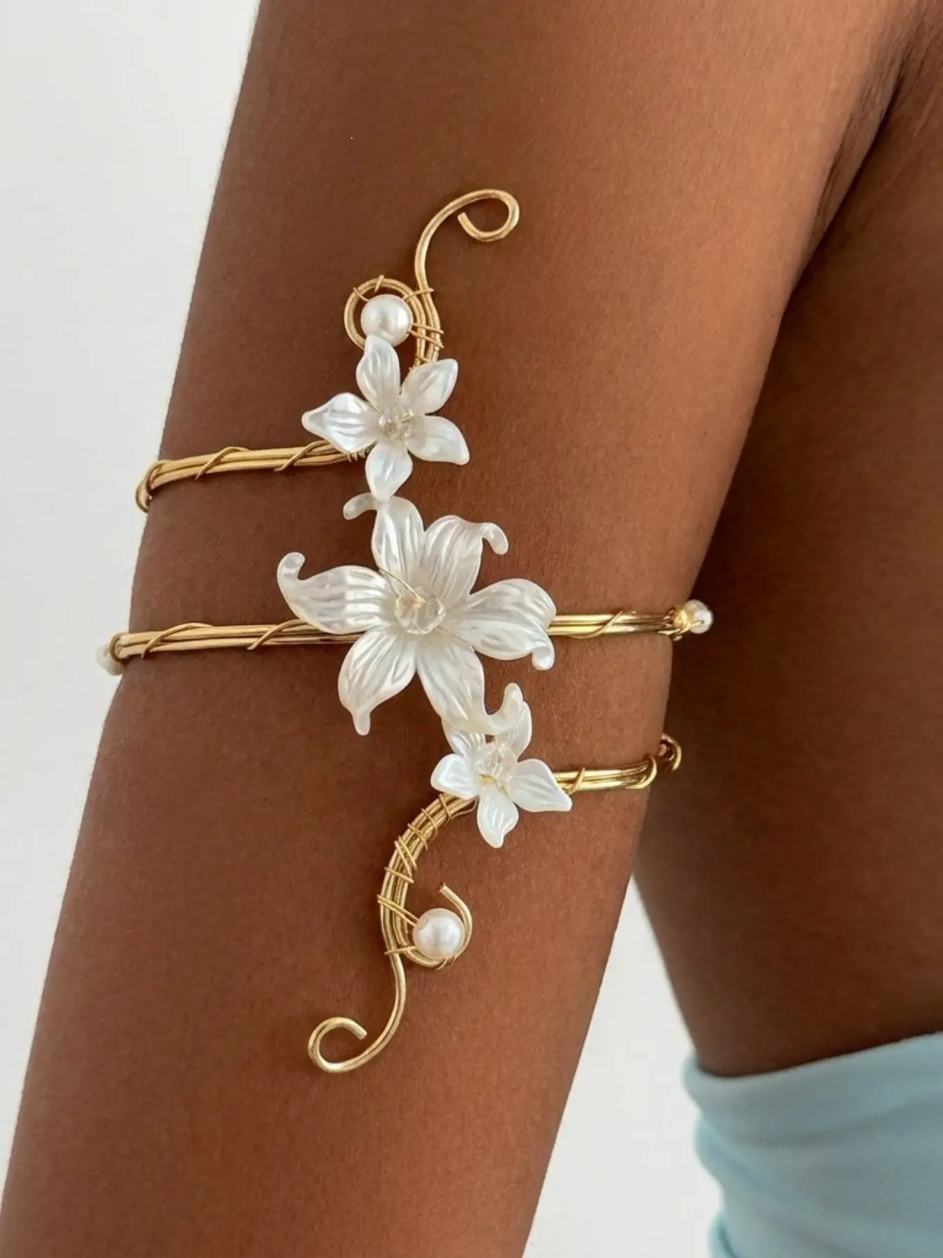 Adjustable Coiled Arm Cuff, Floral Pearl Beaded Armband, Arm Bangle, Bohemian Style Arm Jewelry, Perfect for Parties and Weddings