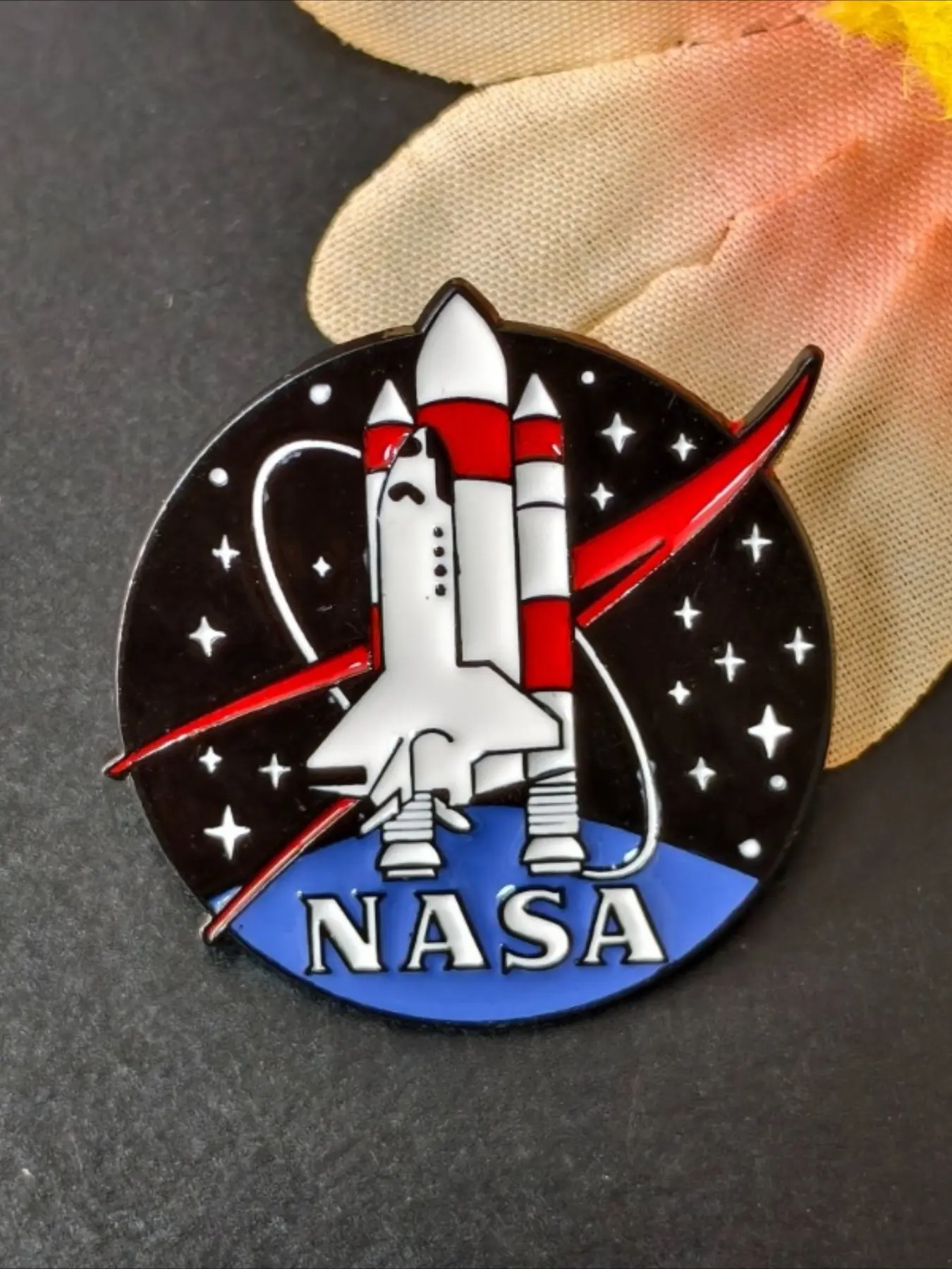 NASA Space Shuttle Enamel Pin, Space Exploration Lapel Brooch Galaxy Shuttle Badge, Astronaut/Science Fan Clothing Accessory, Ideal Gift for NASA Enthusiasts, Space Lovers & Astronomy Collectors