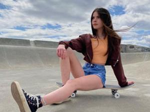 Skateboards for Beginners Adults Youths Teens Kids Girls Boys 31 Inch Pro Complete Skate Boards 7 Layer Canadian Maple Double Kick Concave Longboards