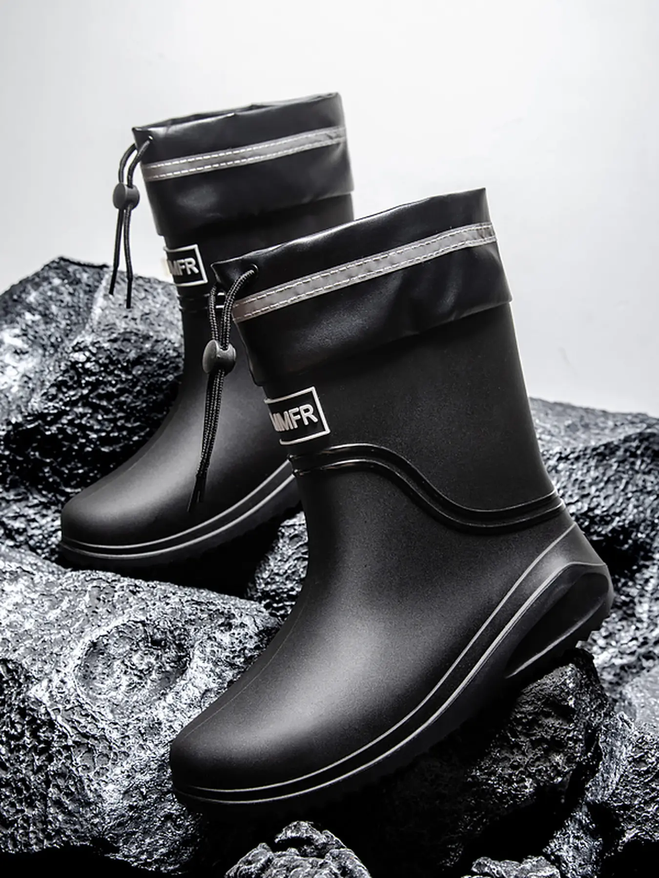 Stylish Men's Mid-Calf Rain Boots Waterproof Non-Slip Wear-Resistant Adjustable Drawstring Comfortable Casual Rain Shoes for Daily Wear Outdoor Walking