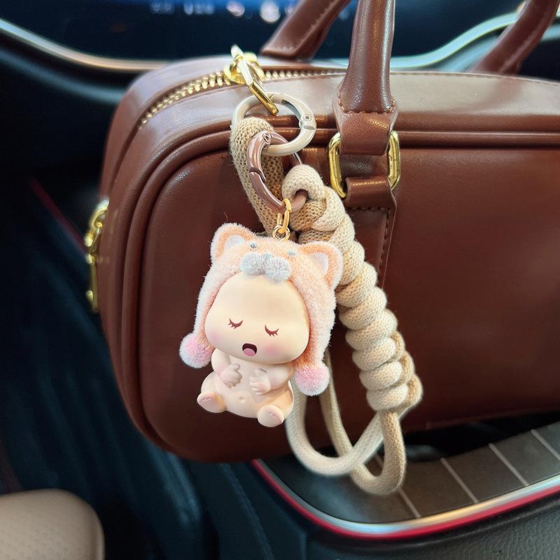 New Flocked Cartoon Hat Doll Keychain, Cute Kawaii Baby Figurine Car Key Ring, Fashionable Plush Bag Charm Accessory for Women