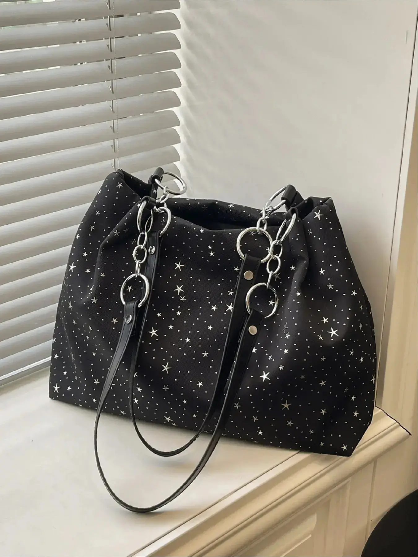 Cute Star Print Tote Bag, Large Capacity Chain Shoulder Bag, Waterproof Fabric Hobo Handbag Daily Commuter Bag for Work School Daily Shopping 2 Colors