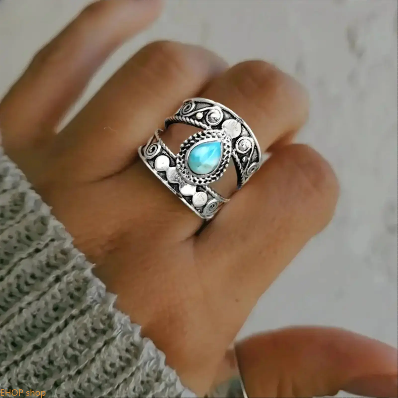 Women’s Vintage Bohemian Carved Water Drop Turquoise Ring, Nature-Themed Personalized Costume Jewelry, Fashion Ring Suitable for Anniversaries and Parties