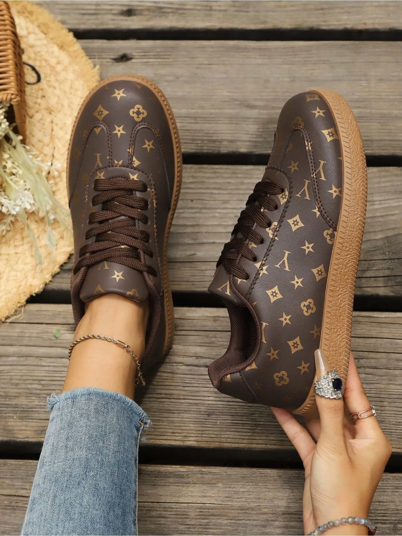 Classic Women Sneakers Lightweight Breathable Casual Walking Shoes for Daily Wear Comfortable Cushioning Non Slip Durable Fashion Sports Trainers