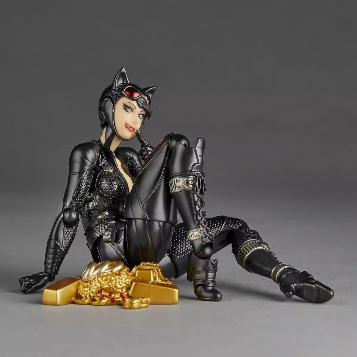 Ko Catwoman Action Figure Selina Kyle Revoltech Amazing Yamaguchi Anime Collection Model Toys Gitf
