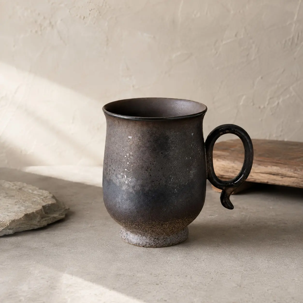 Vintage Kiln‑Changed Metal‑Textured Ceramic Mug, Unique Curved Handle Wabi‑Sabi Style Handmade Cup for Coffee Tea Home Desk Daily Use