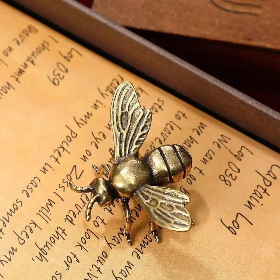 Vintage Brass Bee Ornament, Bronze Insect Craft, Home Decor, Desk Decoration, Desktop Ornaments, Wall Art, Gift Idea, Birthday, Graduation Present, Decorative Ornaments