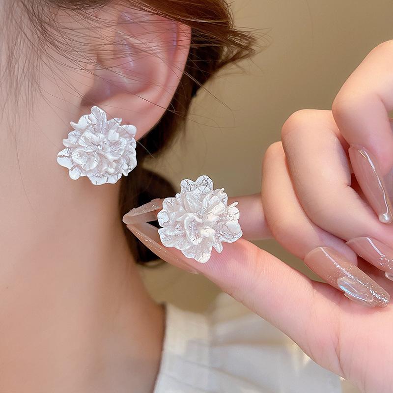 New Style Best-Selling French High-End Pearl Flower Earrings, Small-Scale Design Stud Earrings, Elegant Women's Jewelry