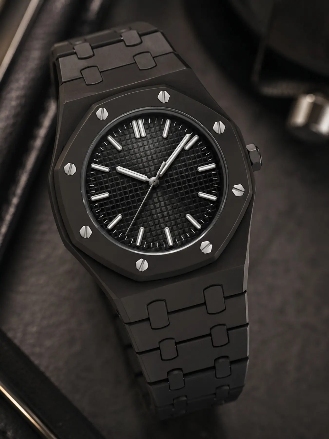 Matte Octagon Minimalist Quartz Watch, Grid Texture Dial, Bold Screw Details, Integrated Metal Strap, All-Season Wear