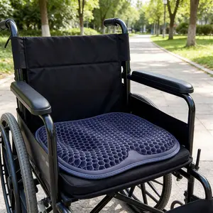 Five-in-One Cooling Seat Cushion with Honeycomb Ventilation Design for Office Chairs and Car Seats, Providing Thermal Insulation and Comfort for Prolonged Sitting, an Ideal Gift for Parents and Elders