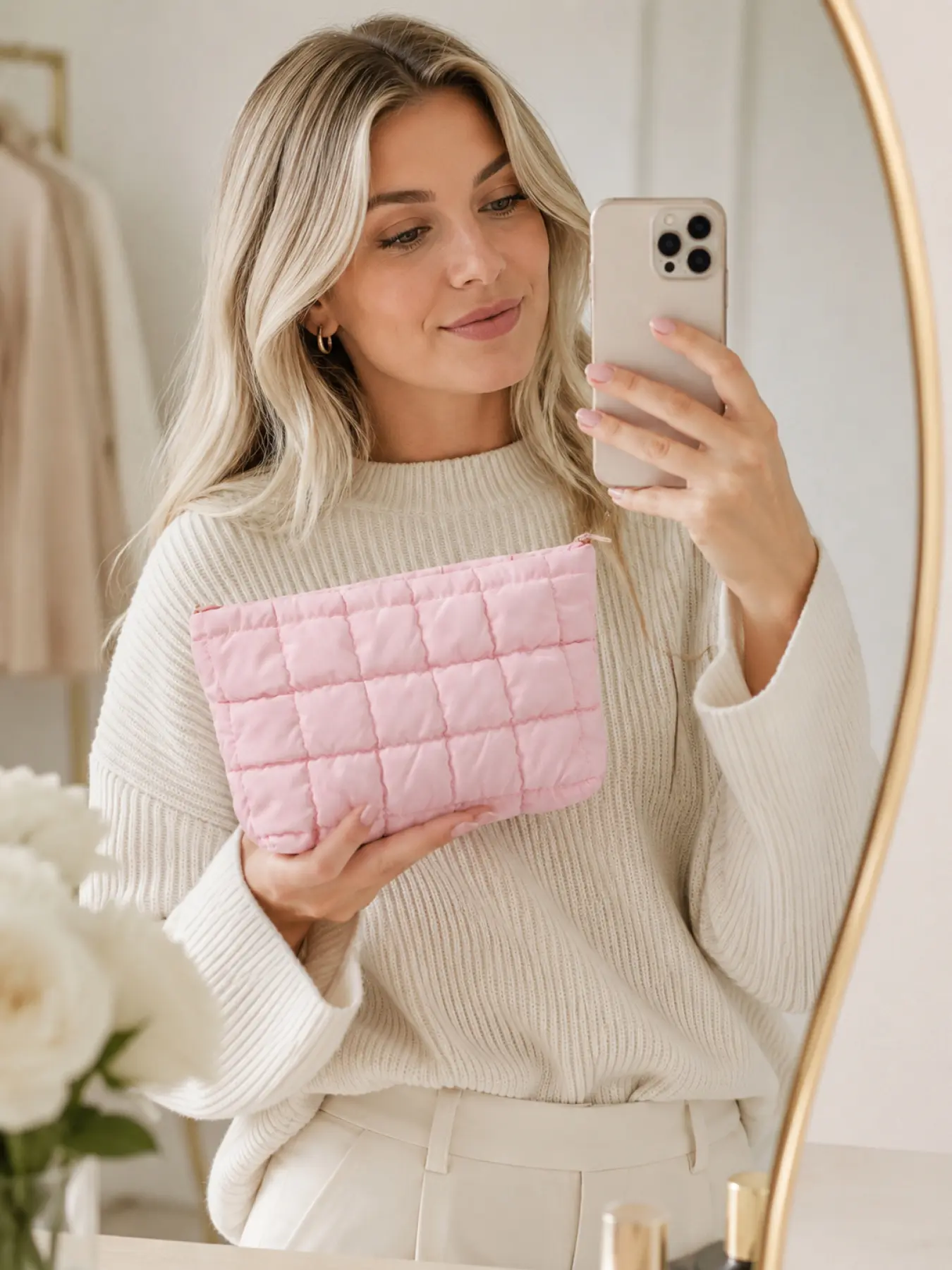 Fashion Quilted Cosmetic Bag with Large Capacity Storage, Lightweight Travel Makeup Organizer for Women, Soft Puffy Toiletry Pouch for Daily Beauty Essentials, Perfect Birthday Gift for Mom Wife Girlfriend, Christmas Gift Idea, Vacation and Weekend Travel