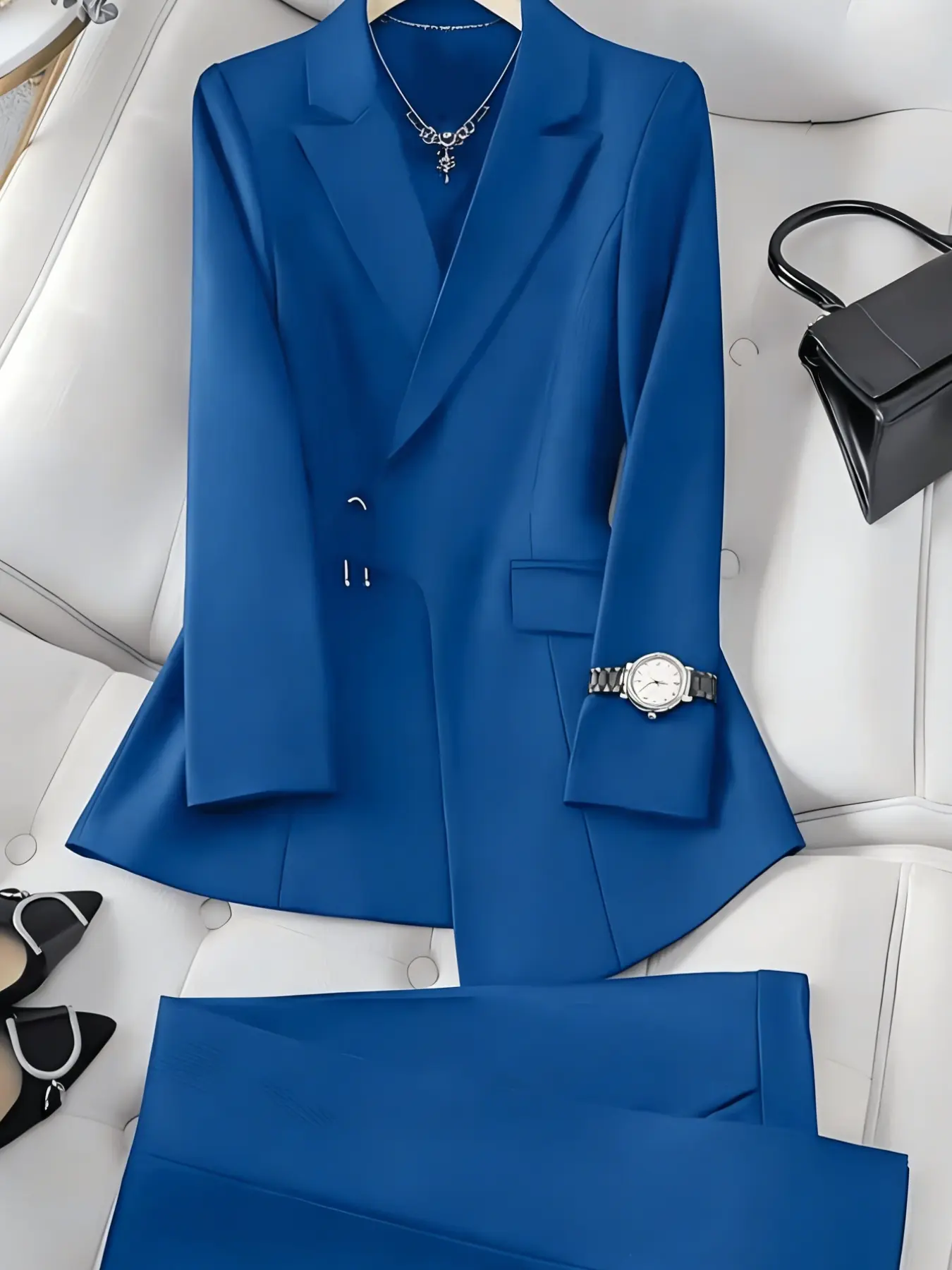 Two-piece women's blue Long sleeve single-breasted suit with a slightly open hem and a curved arc, high-waisted straight-leg pants, suitable spring, suitable for daily commuting, going to work, and party photos.
