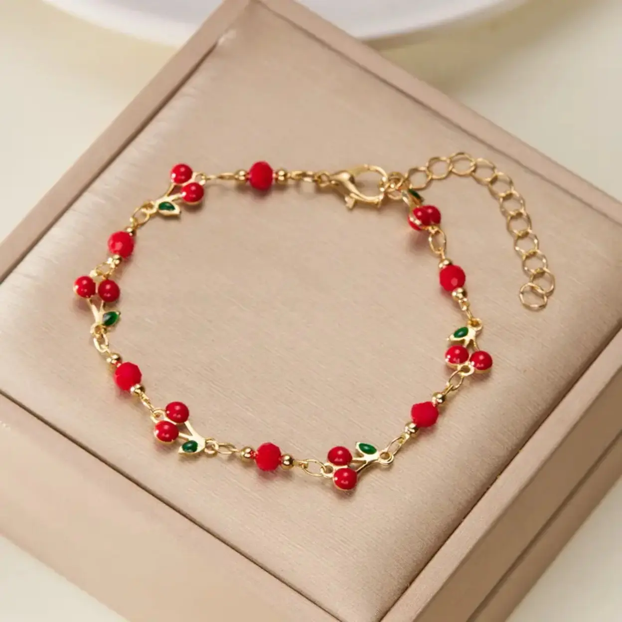 Women’s Sweet Cherry Charm Bracelet, Gold‑Plated Chain With Red Beads, Lovely Fruit‑Style Hand Jewelry, Flexible Versatile Wrist Ornament for Daily Casual Wear & Holiday Party Occasions