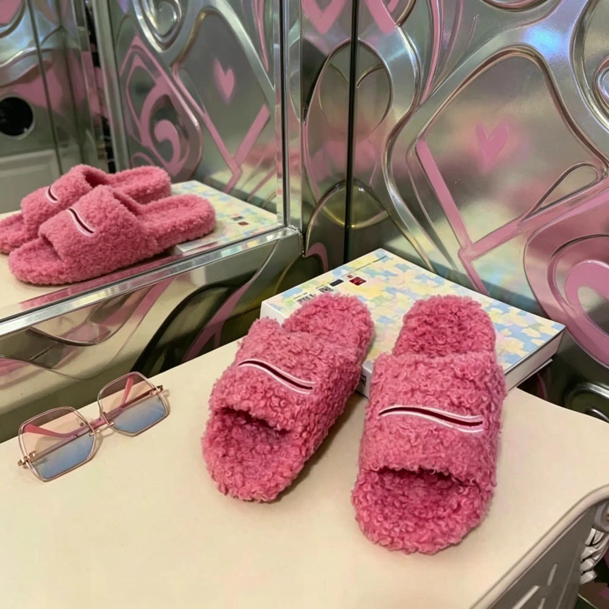 Men’s & Women’s Cozy Fuzzy Plush Slippers – Soft Indoor & Light Outdoor Shoes