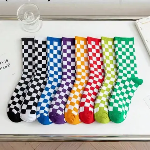 Fashion Plaid Crew Socks for Men and Women, Soft and Comfortable, Moisture-Wicking, Ideal for Daily Wear, Casual and Sports, All Seasons