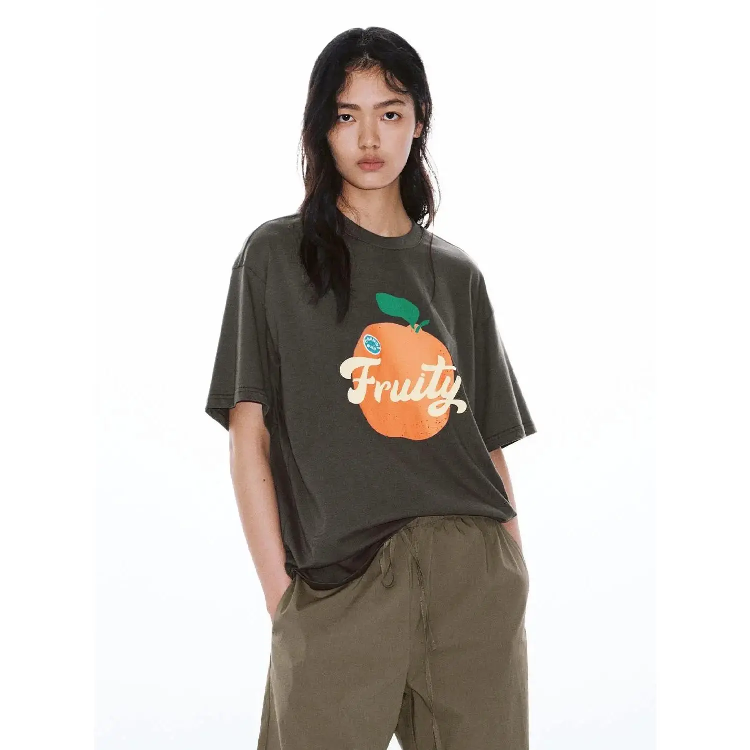 URBAN REVIVO Women's Essential Fruity Graphic T-Shirt, Loose Light Cotton Knit Top with a Round Neck and Dropped Shoulders