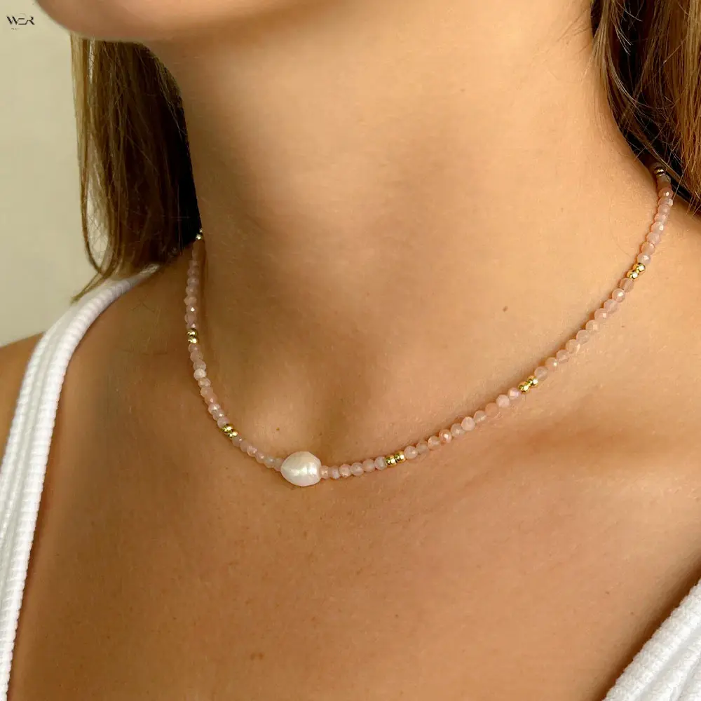 Faceted Crystal Choker Necklace with Baroque Pearl for Women, Minimalist Beaded Hypoallergenic Jewelry, Adjustable Size for Daily Wear