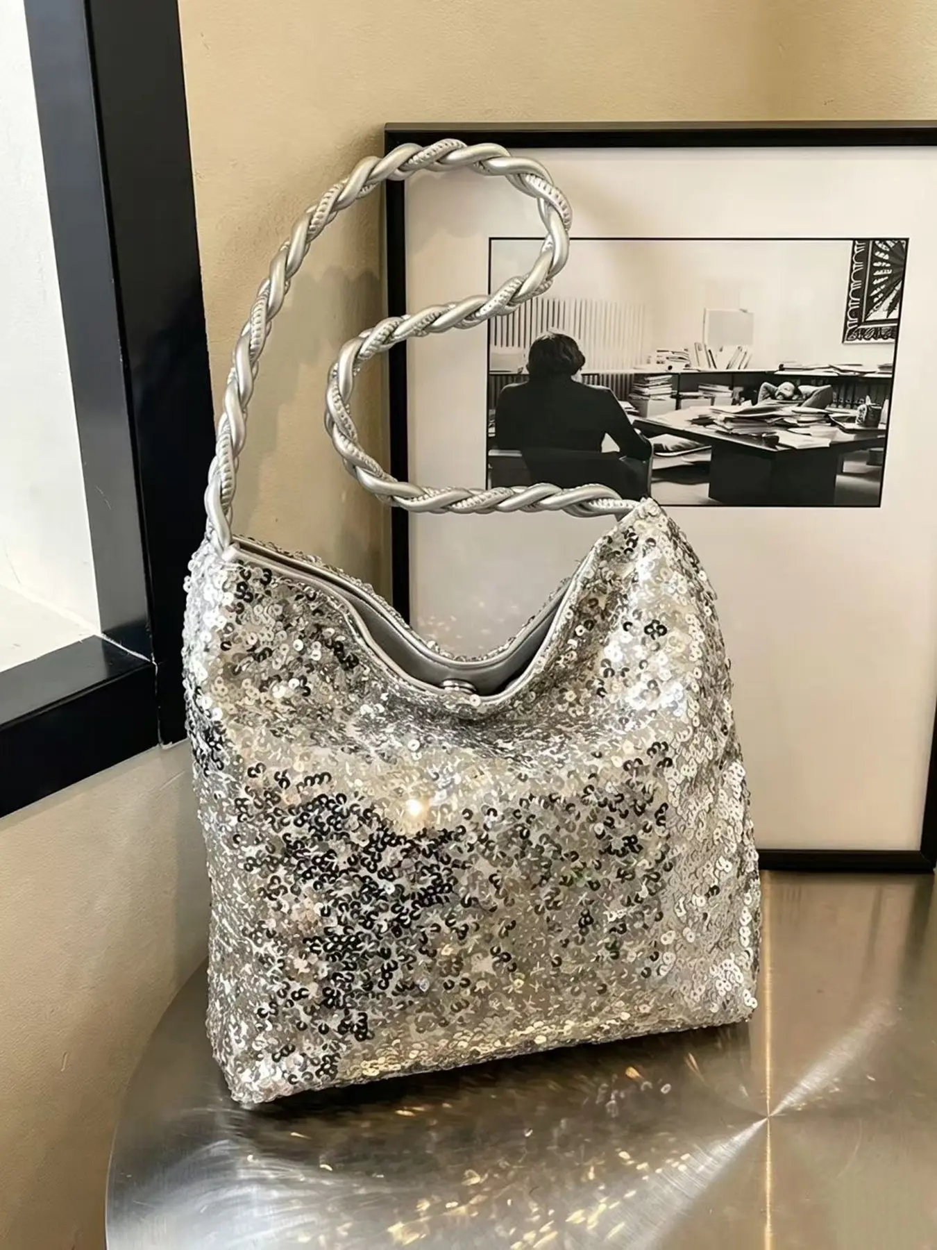 Niche design ultra-glitter sequin single-shoulder bag, Embellished shoulder bag, woven shoulder strap with a high-end feel, light luxury handbag, versatile for daily work commuting, going out, shopping