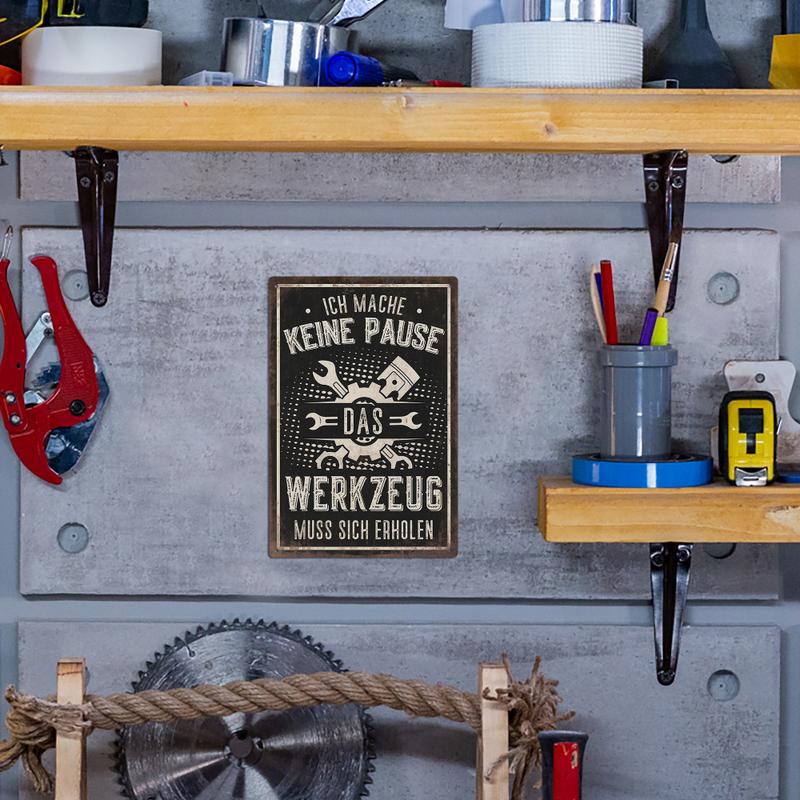 1 piece of Putuo decorative vintage metal tin sign, quote "Ich Mach Pause Das Werkzeugen Brauchen Ruhe", home garage wall art, men's man cave tool room, multi-purpose 2D flat craft, 7.8 x 11.8inch