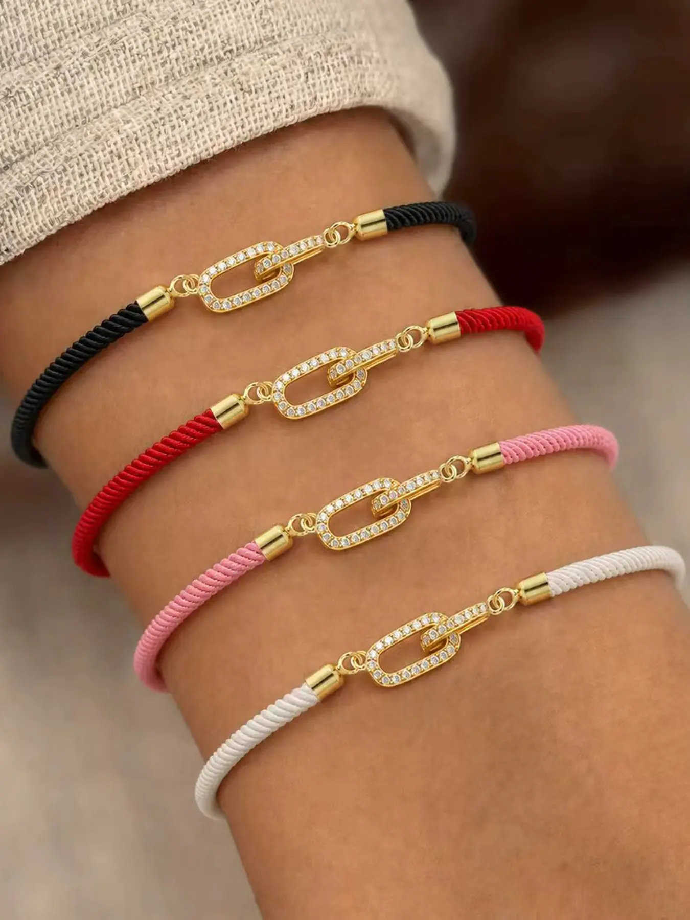 Classic Casual Women's Bracelet with Dual Ring Pendant, Adjustable Multi-Color Wristband, Elegant Jewelry for All Seasons