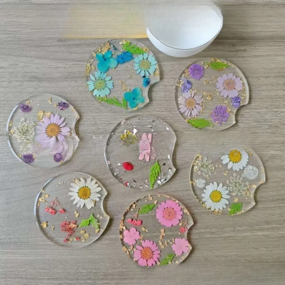 Handmade Real Dried Flower Epoxy Resin Car Coasters, Clear Heat Resistant Anti-Scald Cup Mats, Non-Slip Drink Trivets, Aesthetic Car Interior Accessories for Car Cup Holders & Home Table Decor
