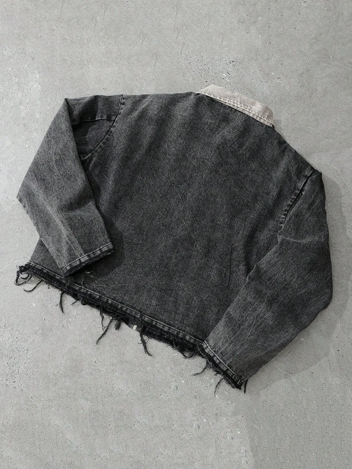 Vintage Grunge Y2K Men Distressed Denim Work Jacket, Black Stone‑Washed Cropped Boxy Zip‑Up Outerwear With Contrast Collar Frayed Raw Hem, Sturdy Relaxed Fit Coat for Urban Night Out Spring Autumn Daily Hangout Wear
