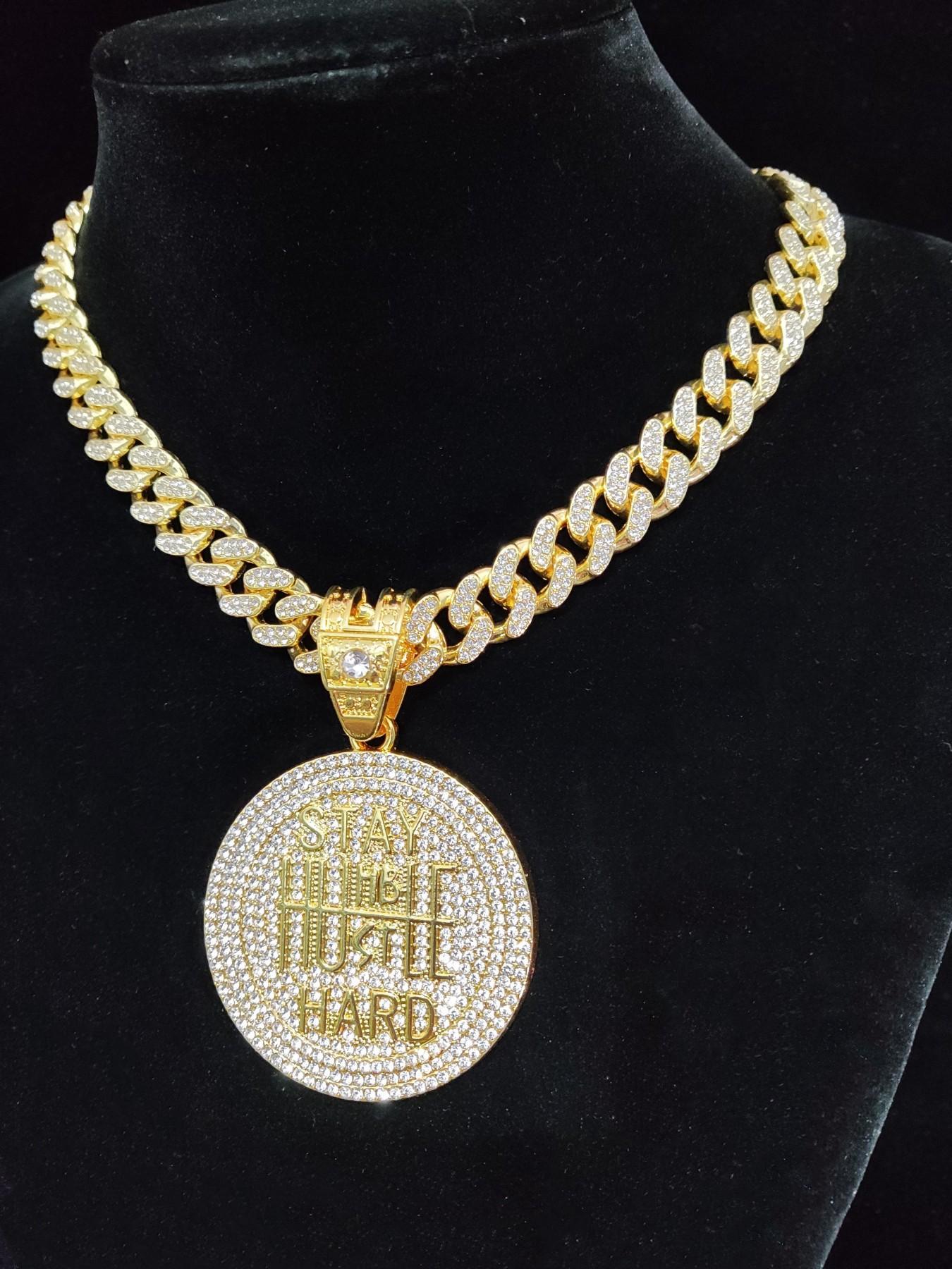 1 Piece Fashion Rhinestone Decorated Round Pendant Initial Necklace for Men & Women, Letter Charm Jewelry for Party, Club, Punk Fashion Accessories for Music Festival, Party Wear, Charms Necklace