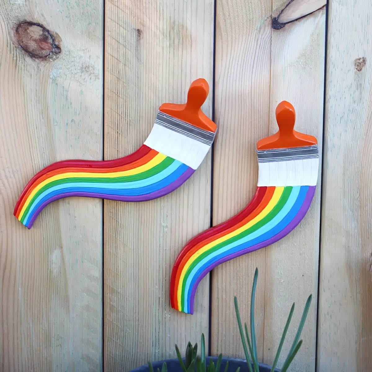 7-inch novel rainbow brush statue pendant 1pc, suitable for outdoor garden courtyard tree, house and wall decoration, whimsical rainbow statue decoration, home decoration, housemoving gift, fairy garden accessory, suitable for outdoor decoration
