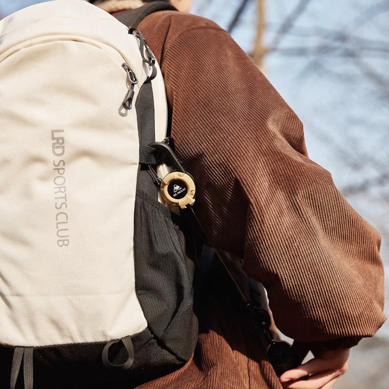 Outdoor 3-in-1 Retractable Keychain with Steel Wire – Carabiner, Magnetic Lock, Multi-Purpose for Hiking, Camping, Fishing & Commuting