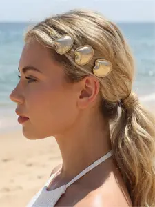 3pcs Shell Shape Hair Clips Summer Beach Style Gold-Tone 3D High-Shine Mirror Finish Scallop Texture Strong Hold Bangs Side Barrettes for Trendy Women Vacation & Seaside Photos