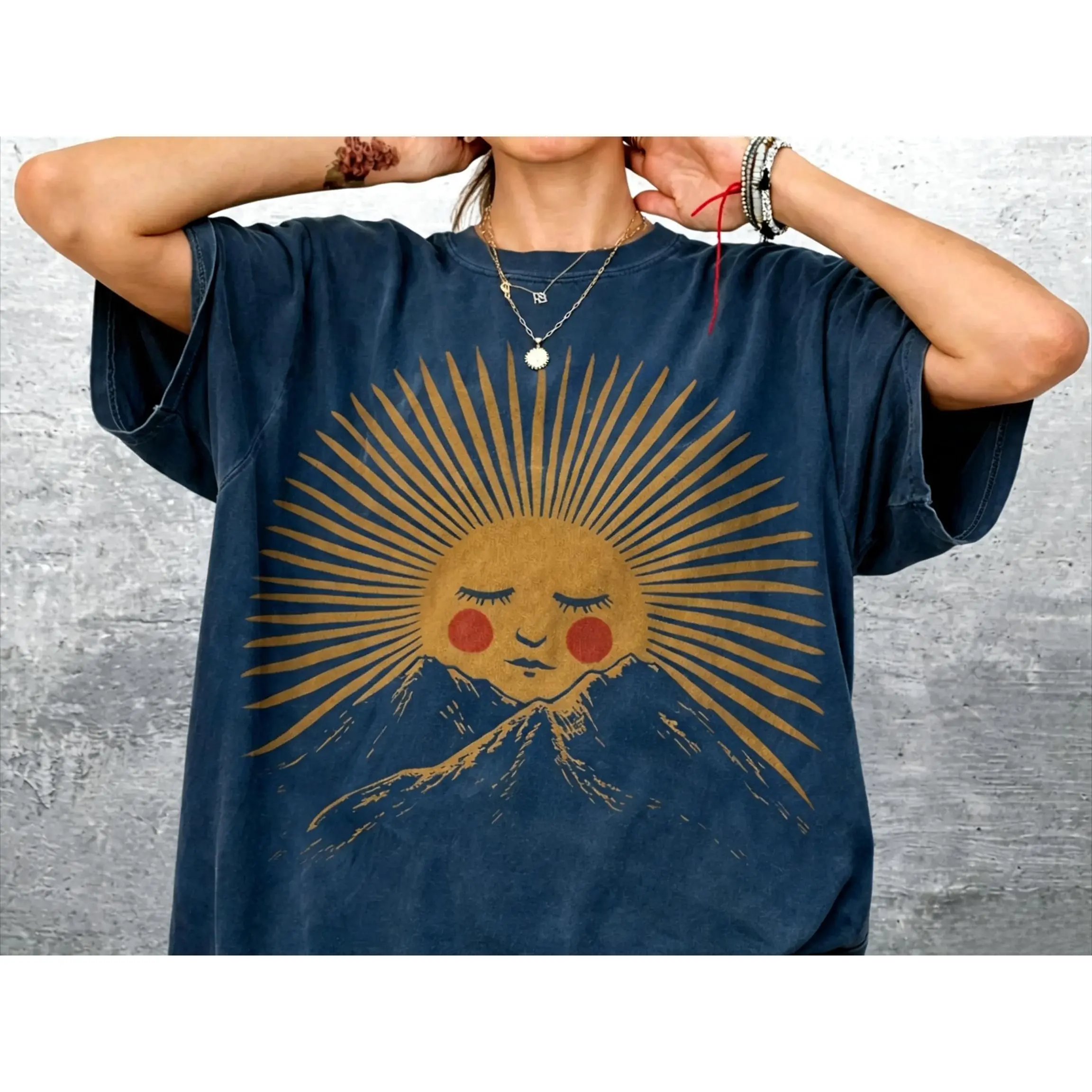 Vintage Boho Sun Shirt, Oversize, Womens, Mens, Comfy T-shirt,Vintage Smiling Sun Mountain Graphic T-Shirt Unisex Soft Cotton Oversized Loose Fit Tee Retro Boho Celestial Outdoor Nature Hiking Comfort Casual Streetwear Top