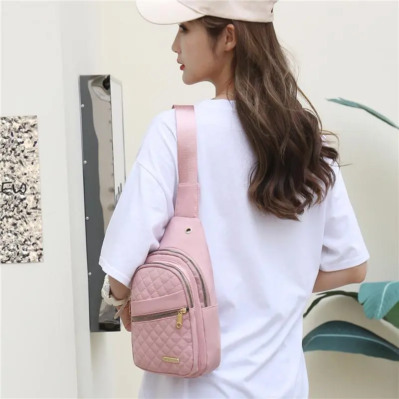 Women's Minimalist Portable Sports Crossbody Bag, 2026 Fashionable Lightweight Fabric Design with Adjustable Strap, Zipper Fasten, Headphone Hole for Daily Use, Companion