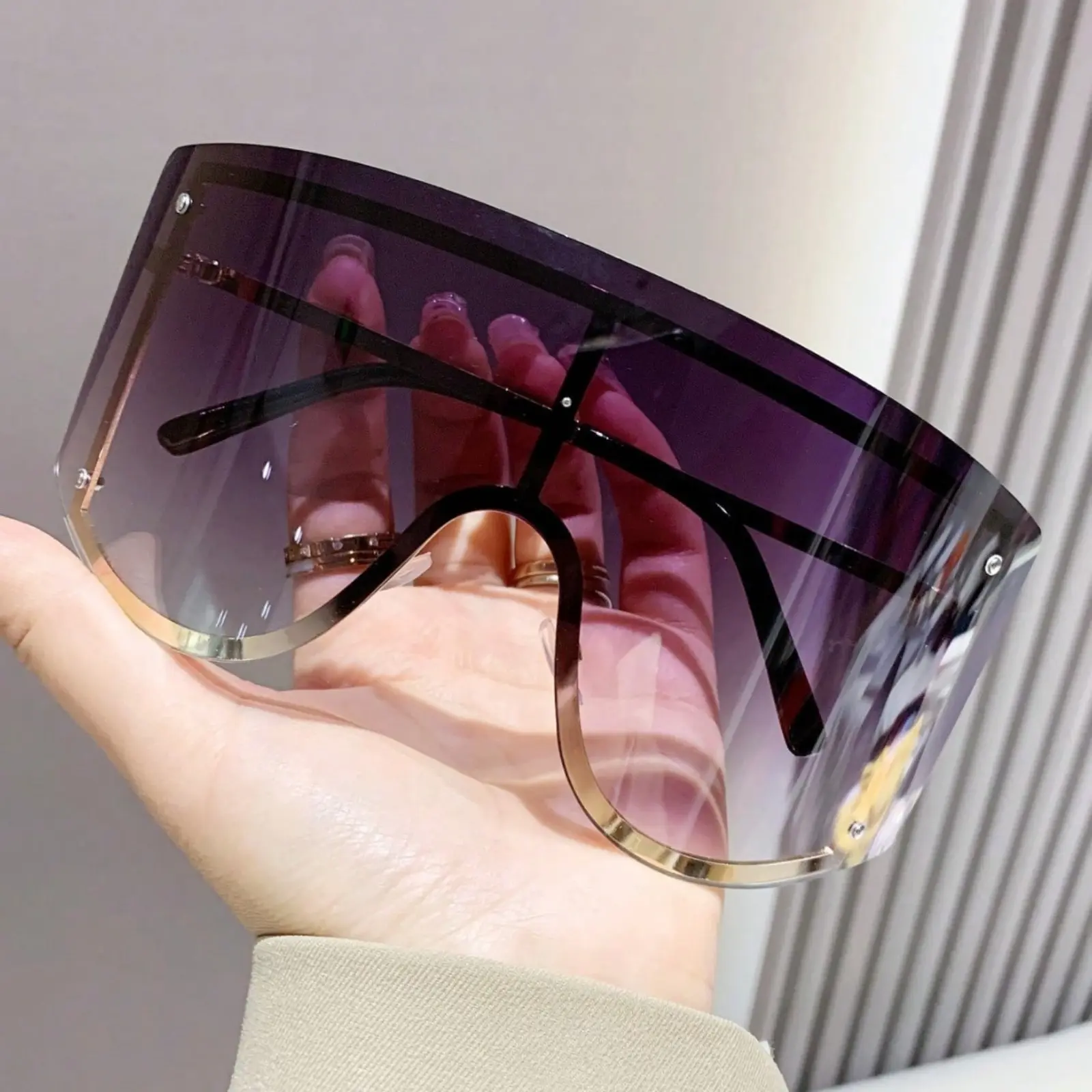 Y2K Oversized Shield Sunglasses: Retro One Piece Rimless Visor Glasses for Women, Trendy Luxury Gradient Shades for Streetwear Festival