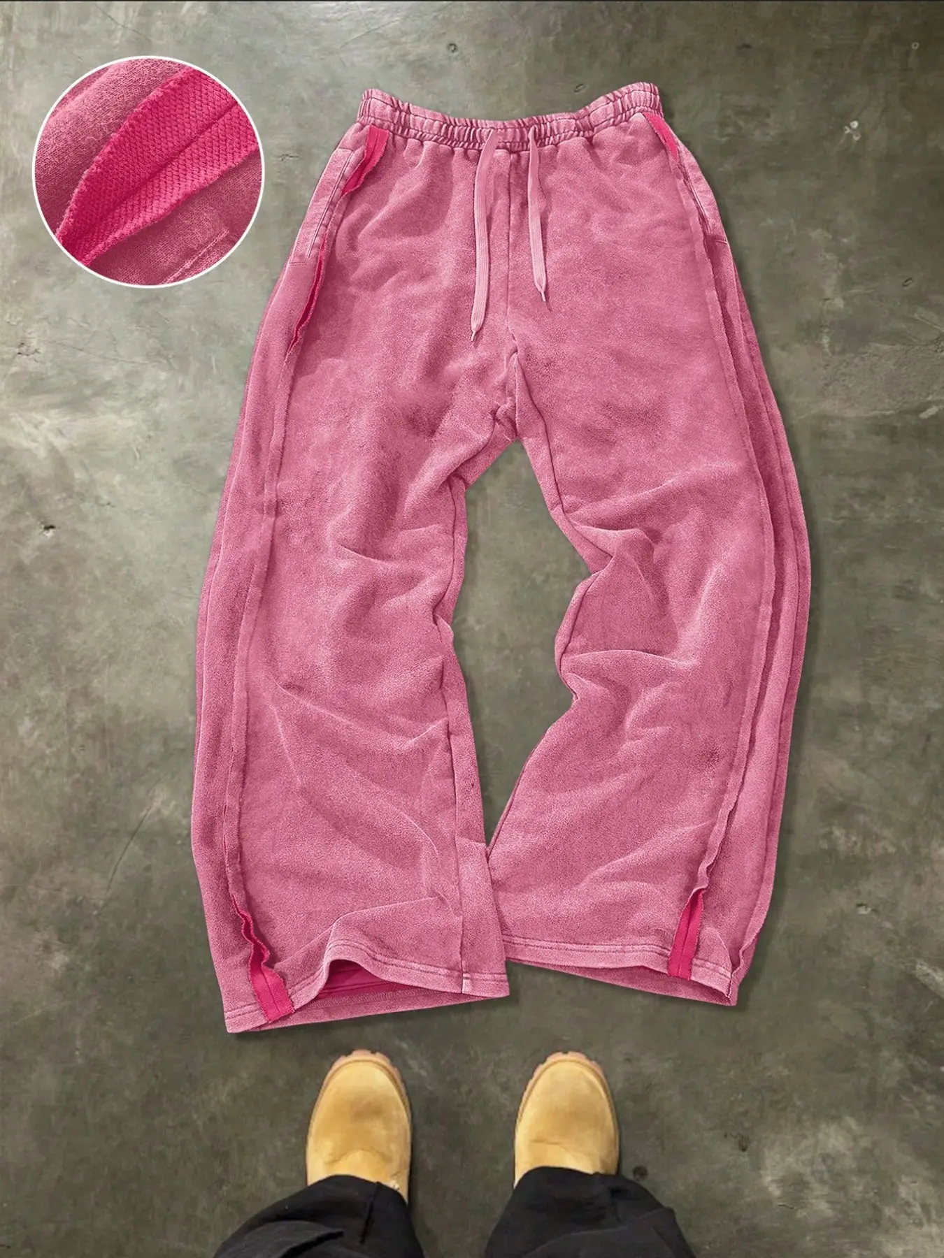 Unisex retro washed pink wide-leg sweatpants with a drawstring elastic waist. Made from soft and comfortable fabric with a unique washed texture. Perfect for daily outings, skateboarding, and casual outfits. #StreetCasualPants #RetroSweatpants