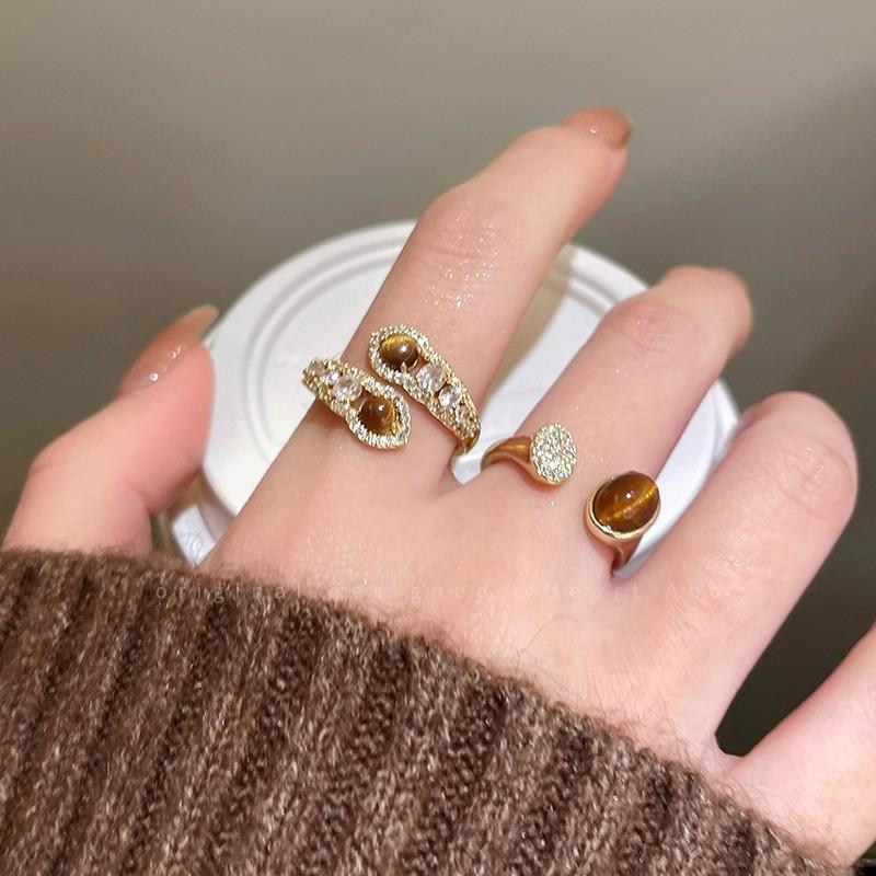 The Maillard snake-shaped tiger's eye open ring is a unique design for women, a retro index finger ring with a sense of high-end luxury