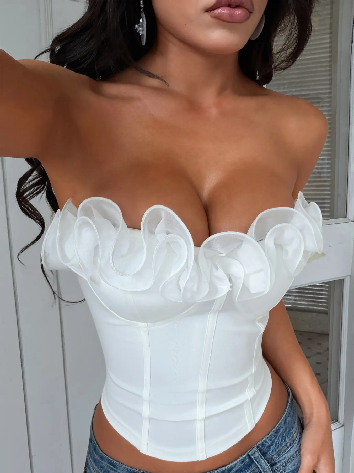 White Ruffle Corset Crop Sleeveless Top Women Strapless Sweetheart Neck Boned Bustier Slim Fit Tube Top 3D Floral Trim Sexy Y2K Going Out Clubwear Party Date Night Elegant Chic Bodycon Fashion Blouse