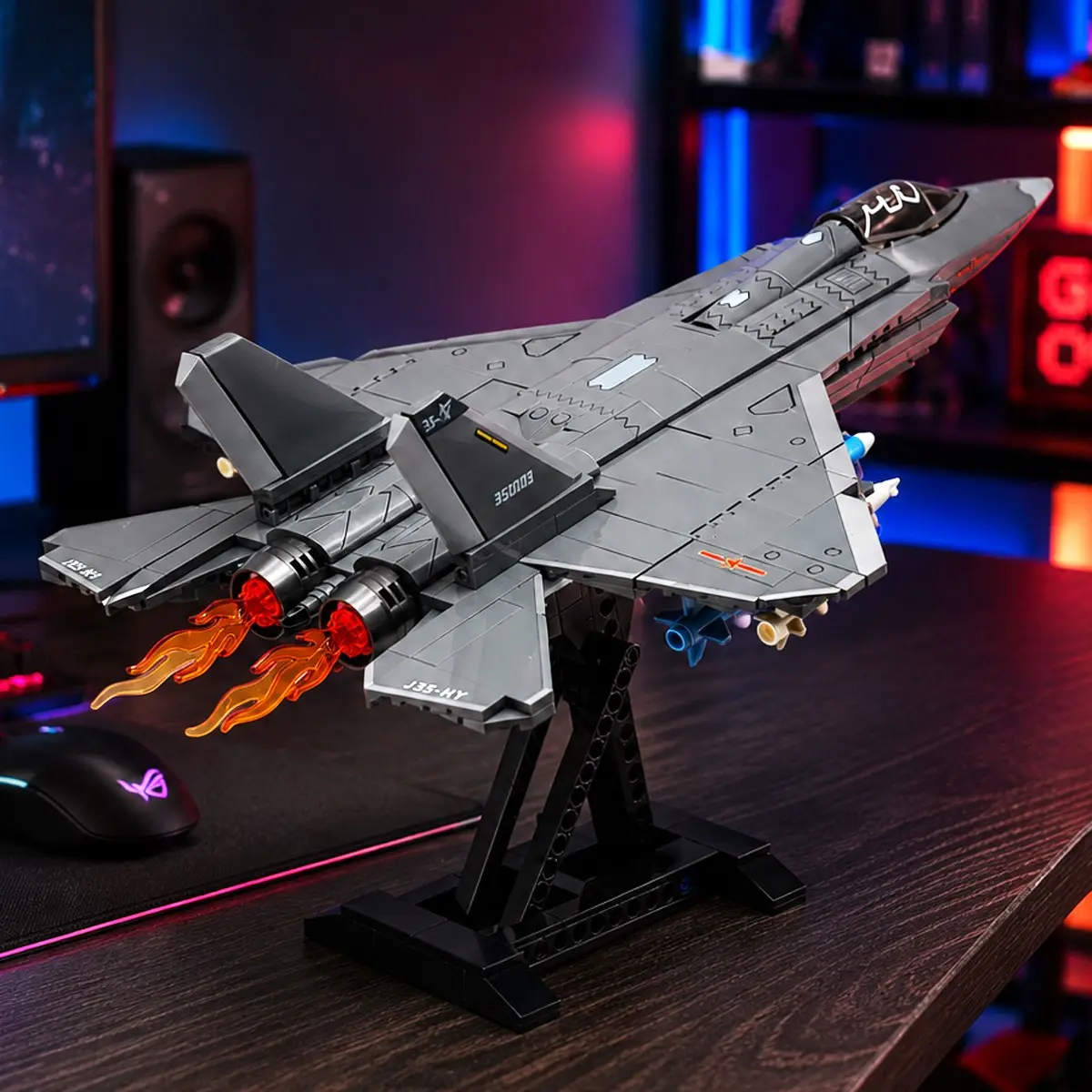 J-35 Carrier-Based Fighter Jet Building Blocks Military Stealth Aircraft Model Kit with Display Stand Foldable Wings Adjustable Stabilizers Retractable Landing Gear Openable Weapon Bay 8 Missiles Construction Toy Desktop Collection Gift for Boys Adults