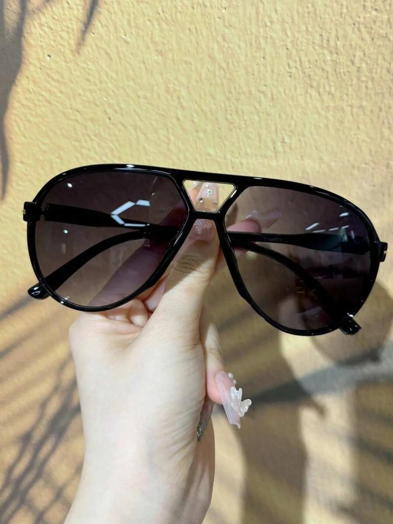 Women's Ombre Tinted Lens Sunglasses, Trendy Casual Full Rim Sunglasses for Everyday Use, Fashion Accessories for Outdoor Activities, Modern Trendy Sunglasses