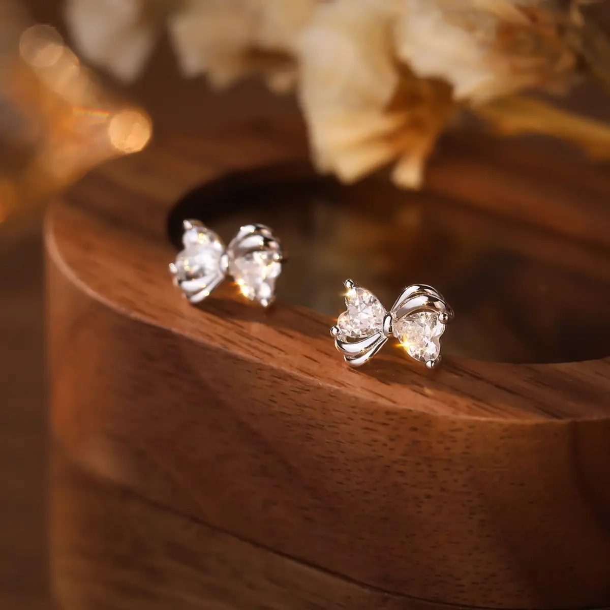 S925 Pure Silver Sweet Bow Earrings for Women, Light Luxury Sparkling Zircon Exquisite Fashion Earrings, Trendy and Versatile Niche Silver Earrings
