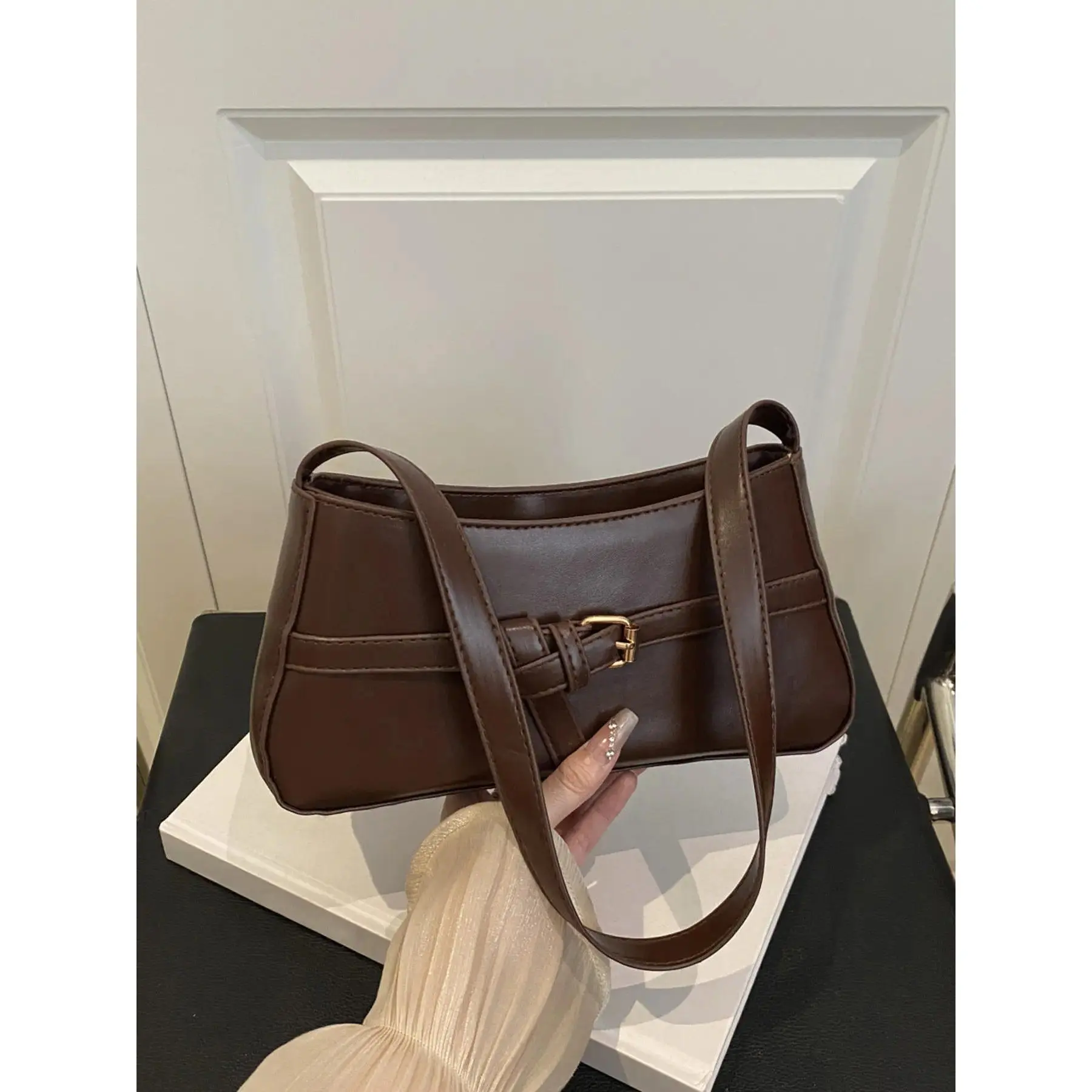 Elegant retro line armpit bag with belt design, layered and fashionable, light luxury, Fashionable bags, casual handbag shoulder bag, can accommodate mobile phones, lipstick, suitable for dates and parties, Crossbody Clutch, commuter bag