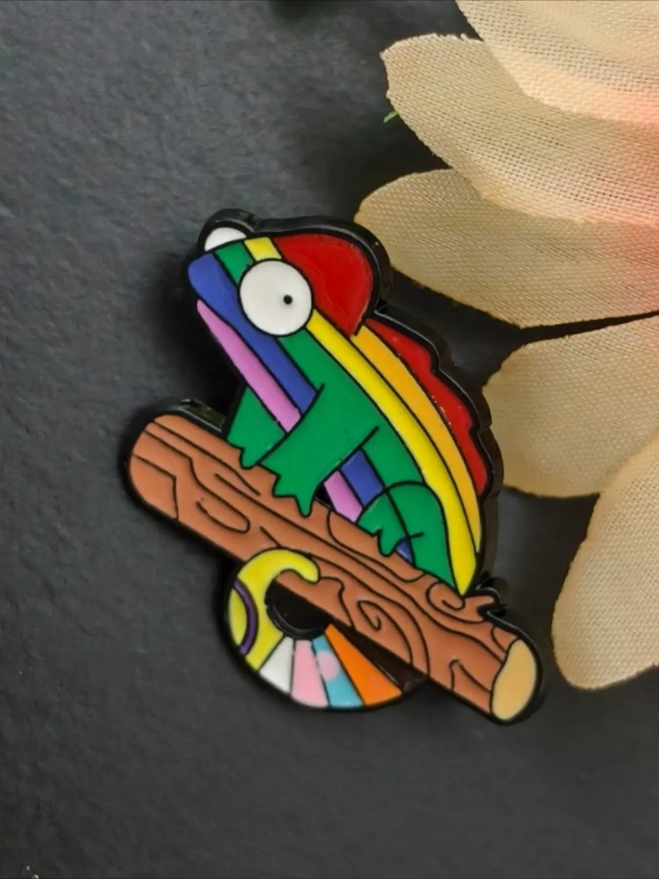Cartoon Rainbow Striped Chameleon Enamel Pin, LGBTQ Pride Flag Lizard Lapel Brooch, Colorful Animal Badge for Jackets Backpacks, Gift for LGBTQ Community & Chameleon Lovers, Brooch Pins