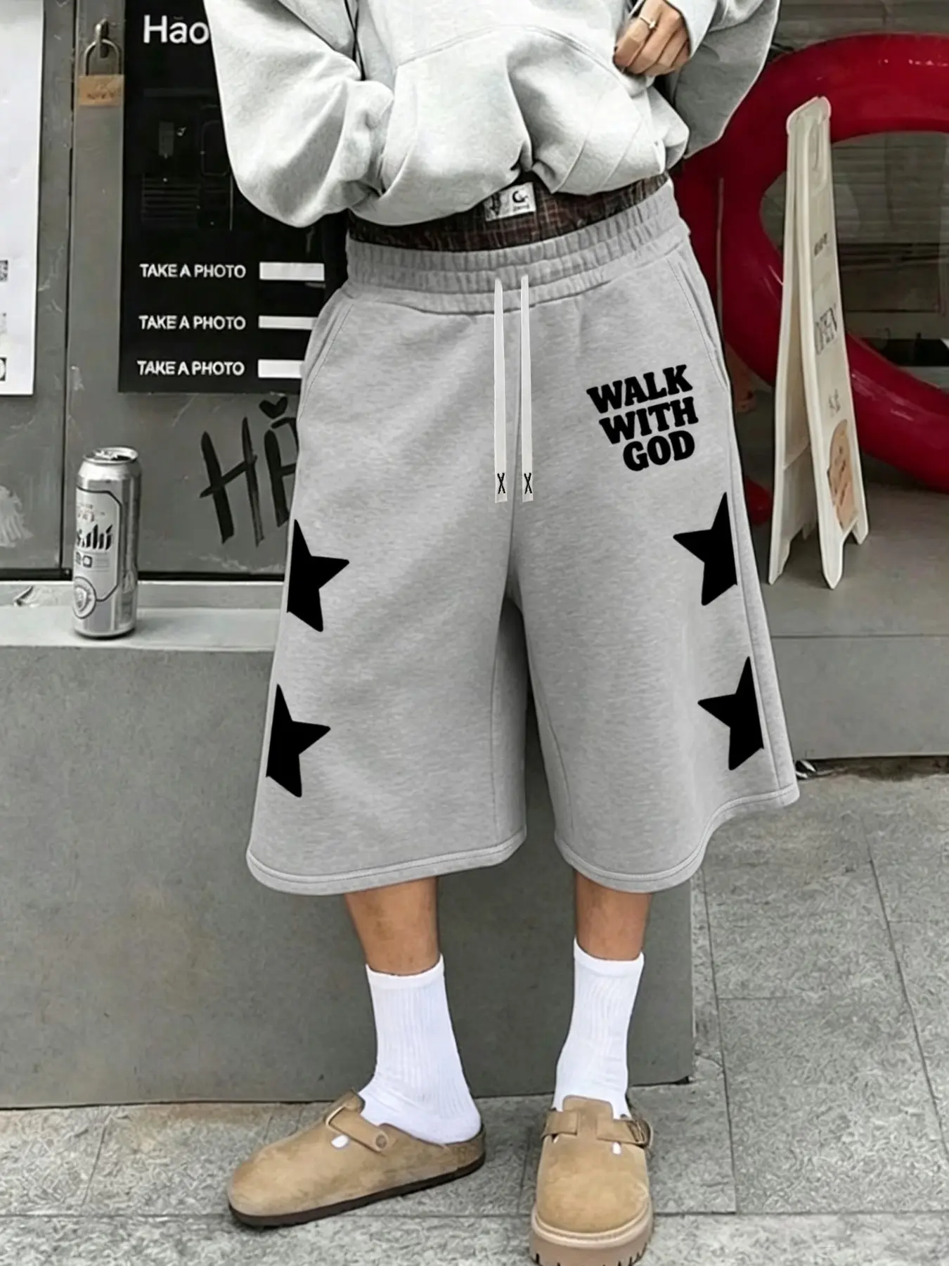 Y2K Star Print Casual Sweat Shorts, Walk With God Letter Graphic Loose Wide Leg Jorts, Elastic Waist Drawstring Streetwear Knee Length Sports Shorts#Y2KShorts #StreetwearShorts #GraphicSweatShorts #StarPrintPants #LooseWideLegShorts #KneeLengthJorts