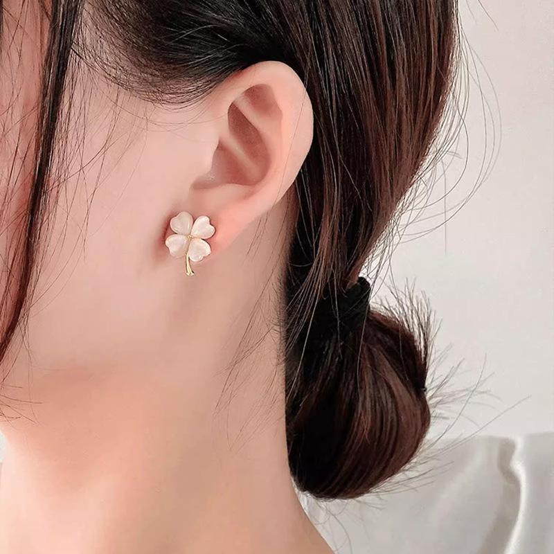 S925 silver needle cat's eye four-leaf clover earrings new arrival popular niche design earrings accessible luxury classy earrings