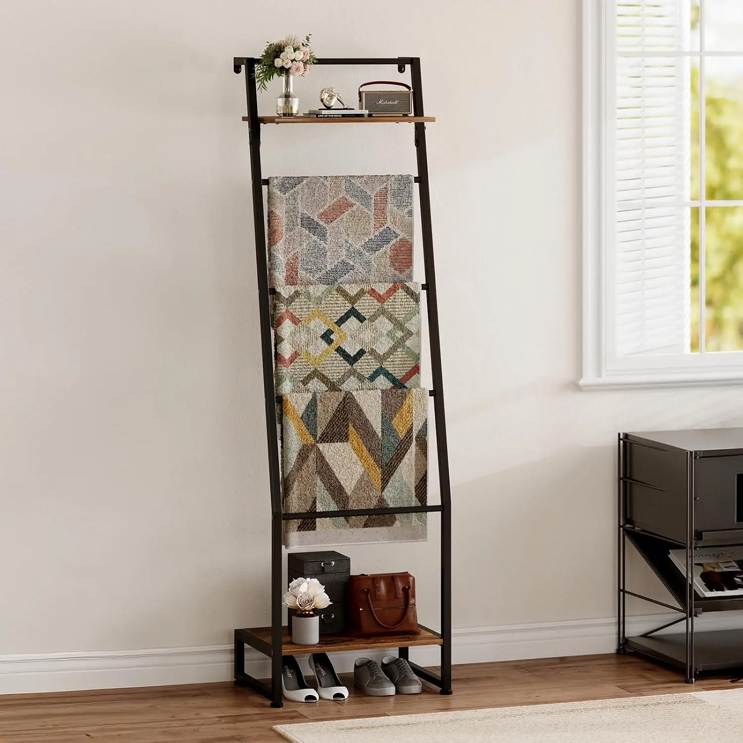 Rustic Brown & Black Metal 6-Layer Wall-Leaning Blanket Ladder with Shelf, Farmhouse Decorative Movable Organiser, Freestanding Home Storage Rack for Bathroom, Adjustable, Multi-Layered