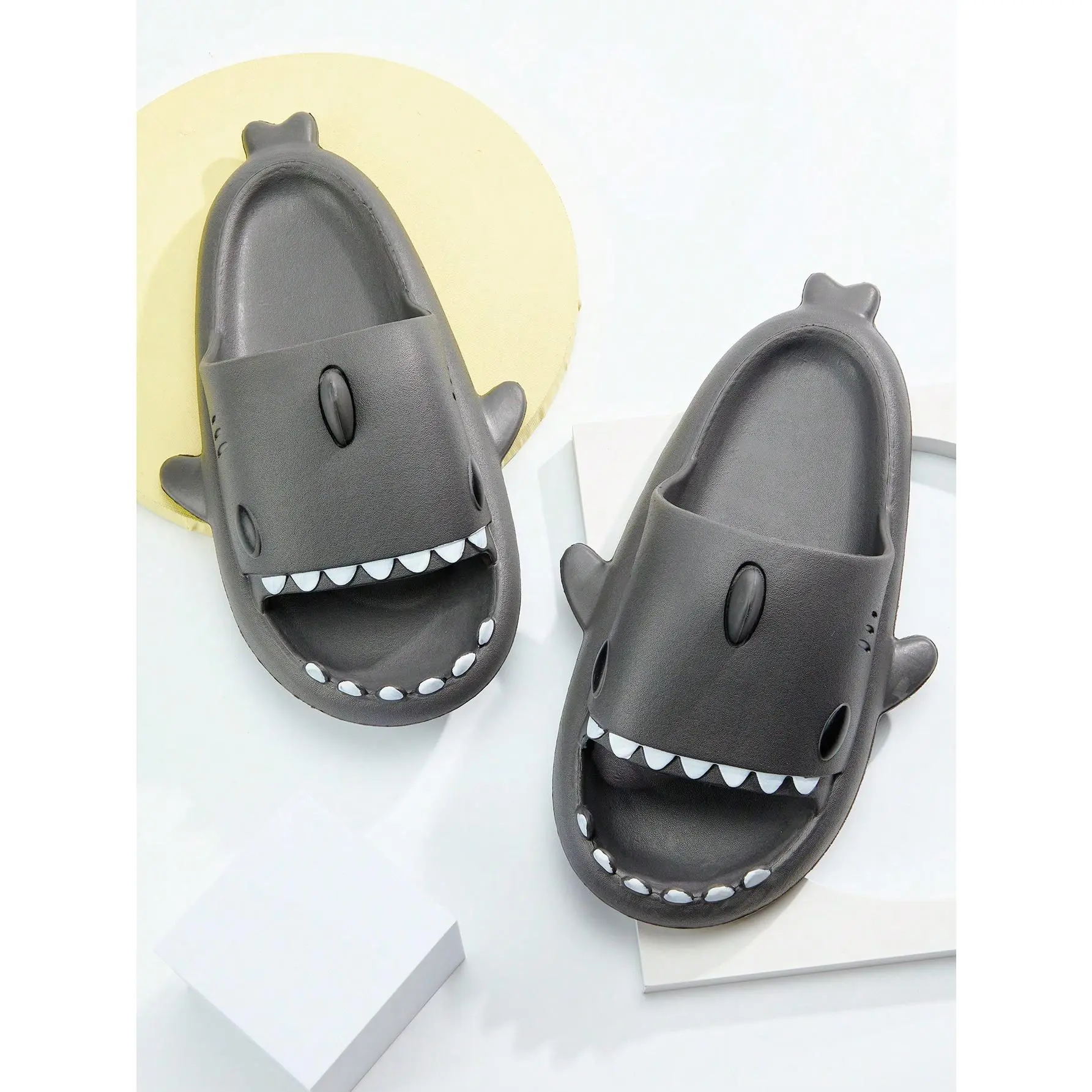 Fall/Winter Funny Shark Slip-On Slippers, Soft And Comfortable, Fashionable Couple Slippers, Open-Toe Slides, Beach Vacation Style, Water Shoes, Crazy Couple Novelty Shoes, Cartoon Cute Funny Shoes, Unisex Slippers