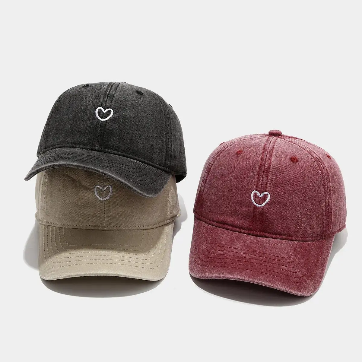 Gray Heart Motif Baseball Cap for Women, Lightweight Visor Accessory with Aesthetic Contour for Everyday Wear, Casual Outings, and Daily Styling